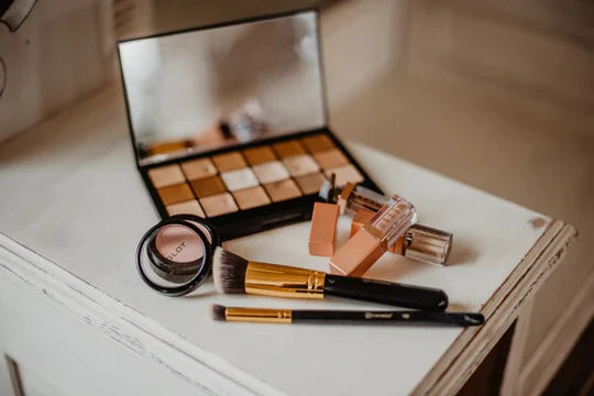 7 BENEFITS OF WEARING MAKEUP